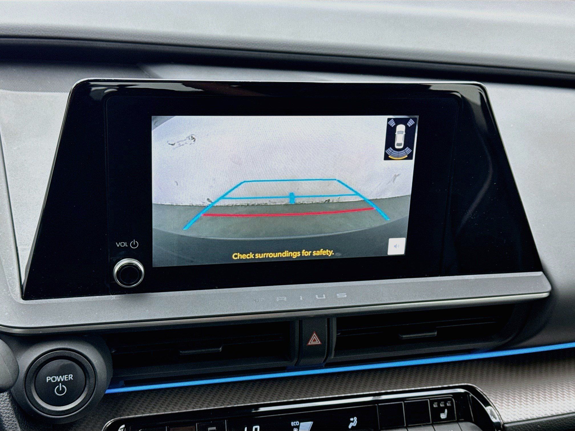 Used 2025 Toyota Prius XLE FWD image 10