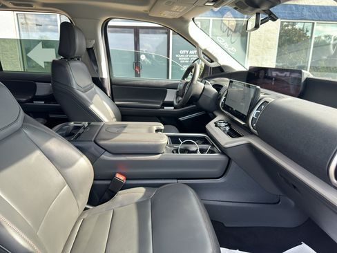 Used 2025 Ford Expedition Active AWD/4WD image 11