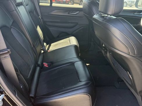 Used 2025 Jeep Grand Cherokee Altitude AWD/4WD image 10
