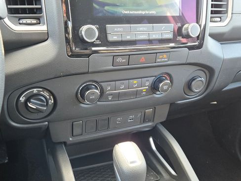 Used 2024 Nissan Frontier SV image 28