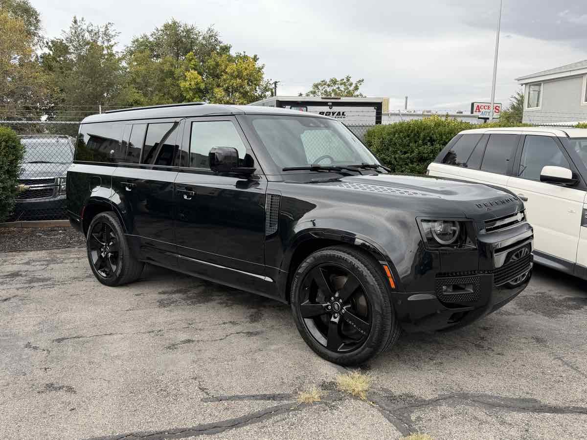 Used 2024 Land Rover Defender 130 X-Dynamic SE AWD/4WD image 34