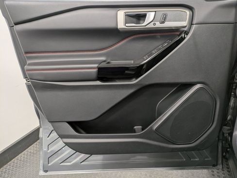 Used 2023 Ford Explorer ST-Line w/ Class IV Trailer Tow Package image 8