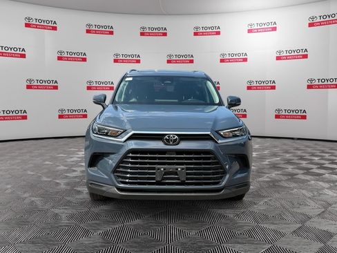 Used 2025 Toyota Grand Highlander AWD image 2
