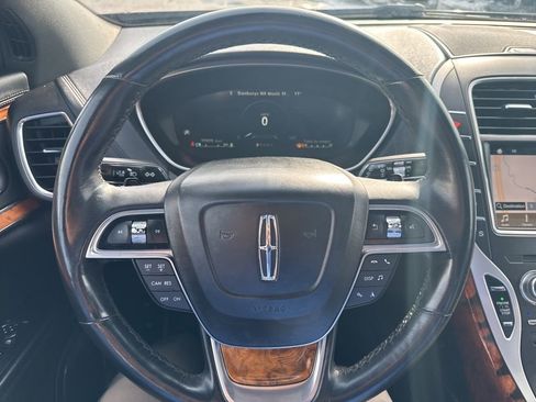 Used 2019 Lincoln Nautilus Reserve image 22