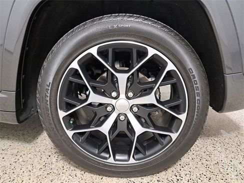 Used 2024 Jeep Grand Cherokee Summit image 8