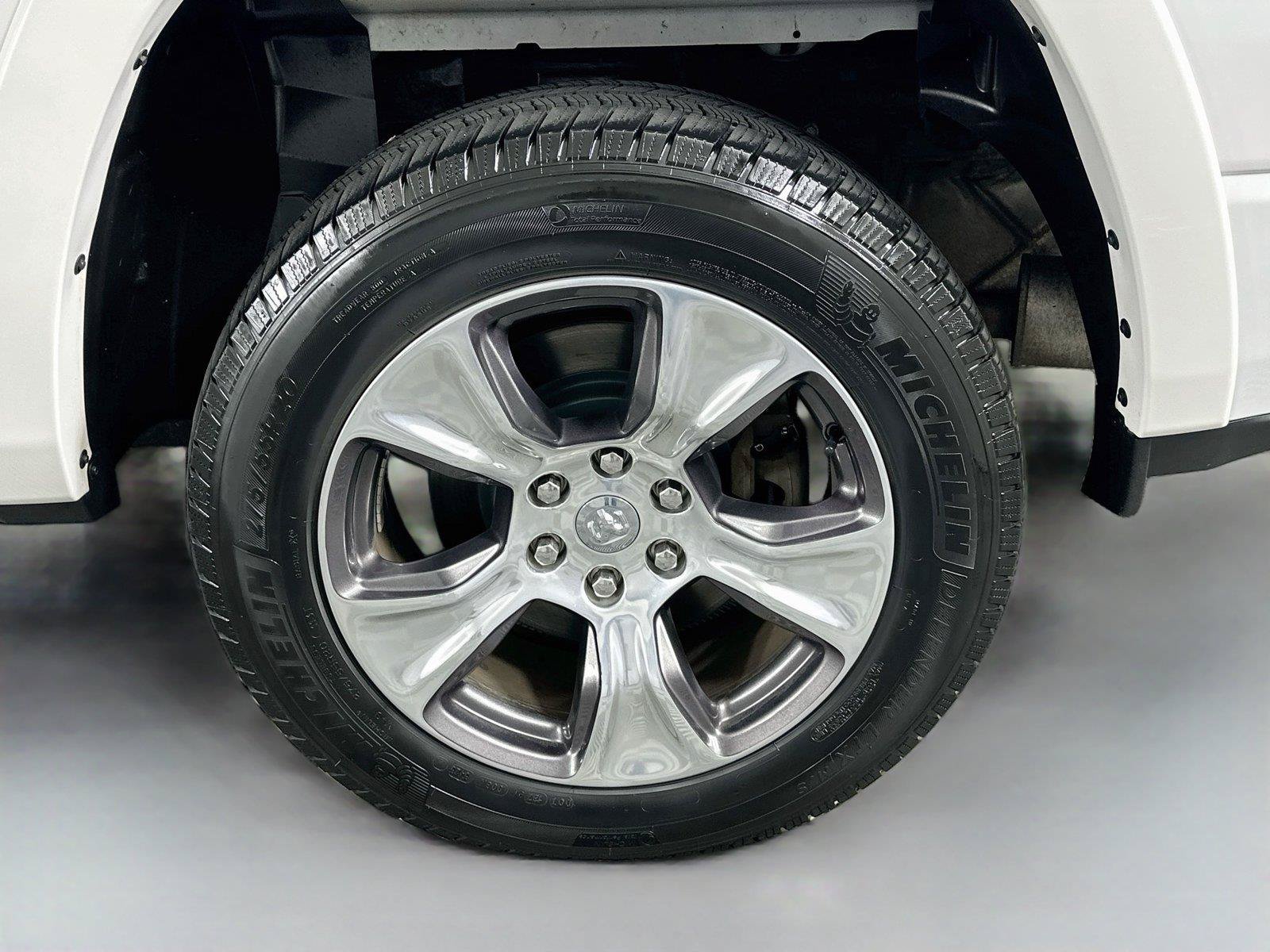 Used 2019 RAM 1500 Laramie AWD/4WD image 30