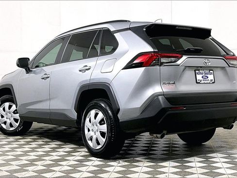 Used 2020 Toyota RAV4 LE image 11