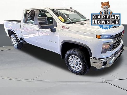 Used 2024 Chevrolet Silverado 2500 LT image 1