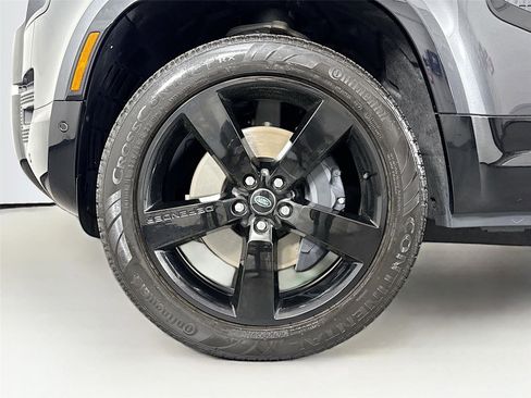 Used 2025 Land Rover Defender 110 X-Dynamic SE image 45