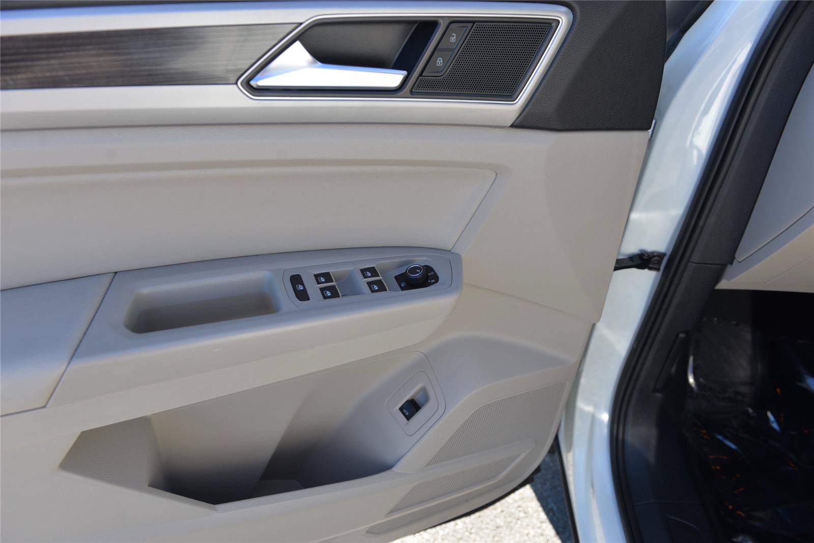 Used 2018 Volkswagen Atlas SE AWD/4WD image 25