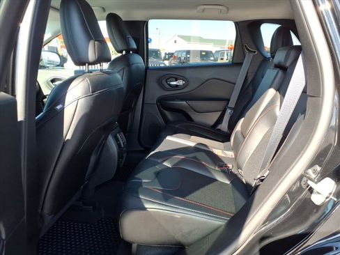 Used 2022 Jeep Cherokee Trailhawk w/ Comfort/Convenience Group image 11