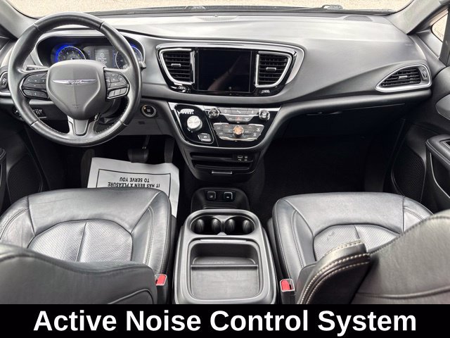 Used 2018 Chrysler Pacifica Touring-L w/ Premium Audio Group FWD image 15