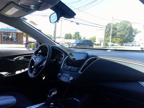 Used 2022 Chevrolet Malibu LT image 24