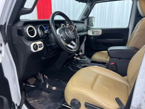 Used 2019 Jeep Wrangler Unlimited Sahara w/ Safety Group AWD/4WD image 11