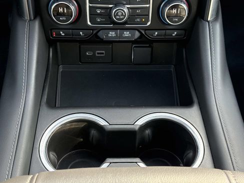 Used 2022 Chevrolet Suburban LT w/ LT Signature Plus Package image 13