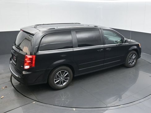 Certified 2017 Dodge Grand Caravan SXT image 39
