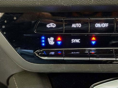 Used 2023 Buick Envision Avenir image 37