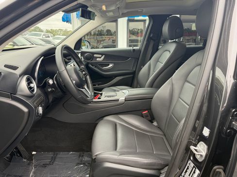 Used 2021 Mercedes-Benz GLC 300 4MATIC image 11