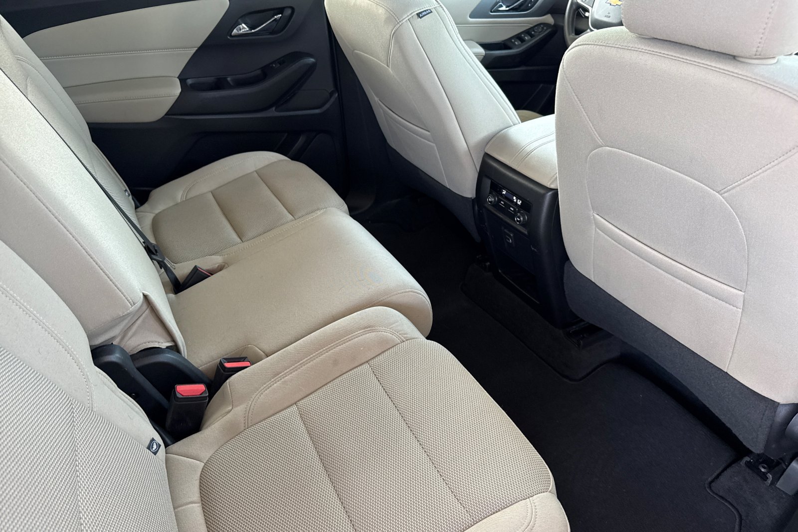 Used 2023 Chevrolet Traverse LS FWD image 25