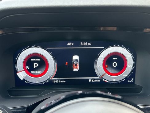 Used 2024 Nissan Pathfinder Platinum image 24