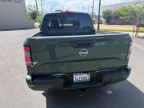 Used 2023 Nissan Frontier SV w/ SV Premium Package RWD image 6