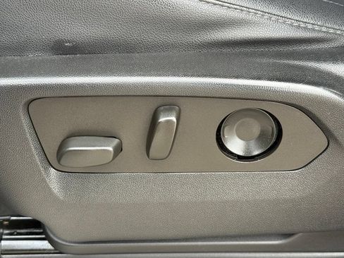 Used 2022 Chevrolet Tahoe LT w/ LT Signature Package AWD/4WD image 14