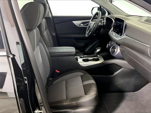 Used 2025 Chevrolet Blazer LT FWD image 6
