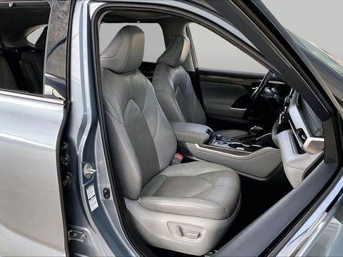 Used 2020 Toyota Highlander Limited AWD/4WD image 9