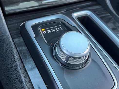 Used 2016 Chrysler 300 Limited RWD image 16