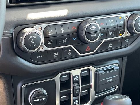 New 2025 Jeep Gladiator Rubicon w/ Convenience Group image 23