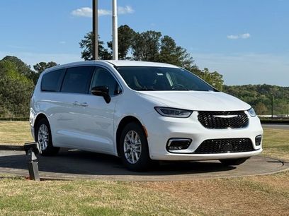 Used 2024 Chrysler Pacifica Touring-L