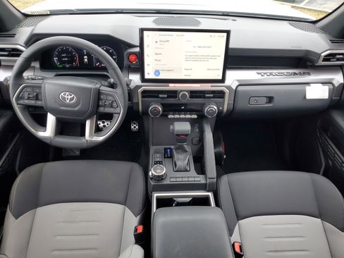 Used 2025 Toyota Tacoma TRD Sport image 15