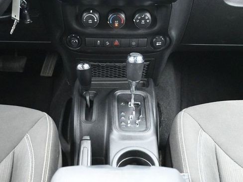 Used 2017 Jeep Wrangler Unlimited Sahara w/ Connectivity Group AWD/4WD image 22