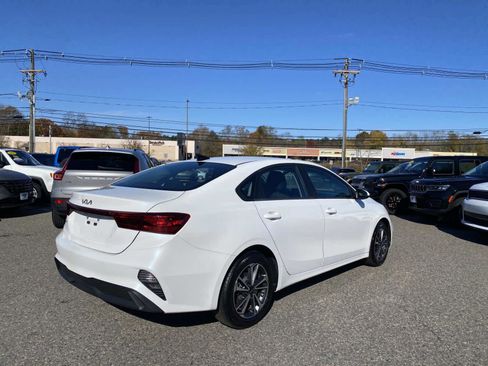 Used 2024 Kia Forte LXS image 3