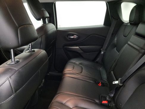 Used 2019 Jeep Cherokee Limited image 18