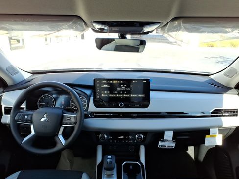 New 2026 Mitsubishi Outlander SE FWD image 19