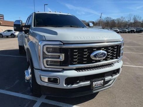 Used 2025 Ford F450 Platinum w/ Platinum Plus Package image 3