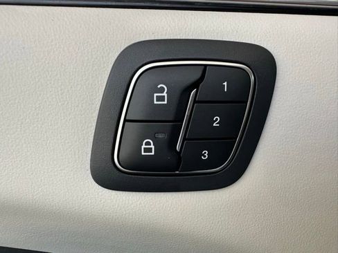 Used 2022 Ford Mustang Mach-E Premium image 28