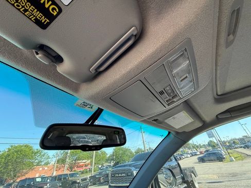 Used 2012 Toyota Highlander SE w/ Tow Pkg FWD image 23