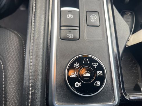 Used 2023 Nissan Pathfinder SV w/ SV Premium Package image 22