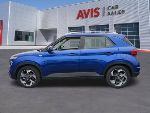Used 2025 Hyundai Venue SEL FWD image 11