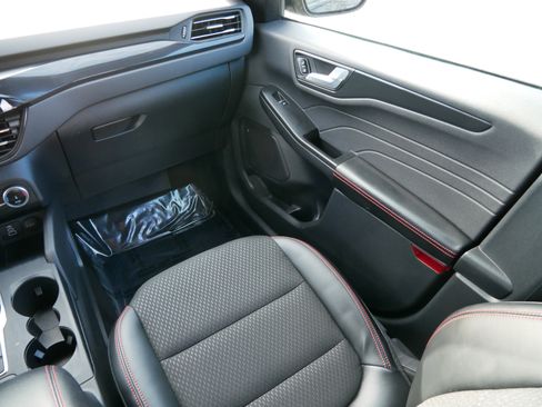 Used 2025 Ford Escape ST-Line image 11