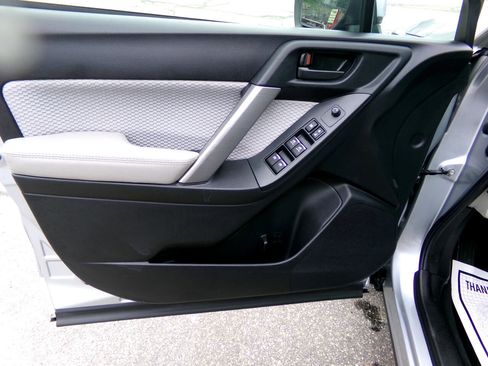 Used 2018 Subaru Forester 2.5i Premium w/ All-Weather Package image 11