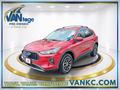 Used 2023 Ford Escape SE w/ PHEV Premium Package FWD image 1