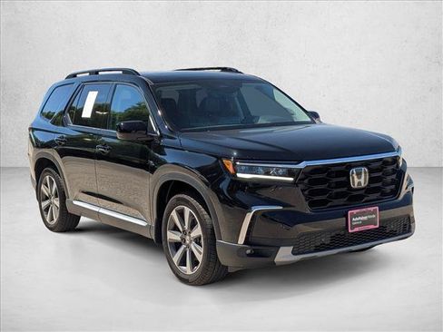 Used 2025 Honda Pilot Touring image 3