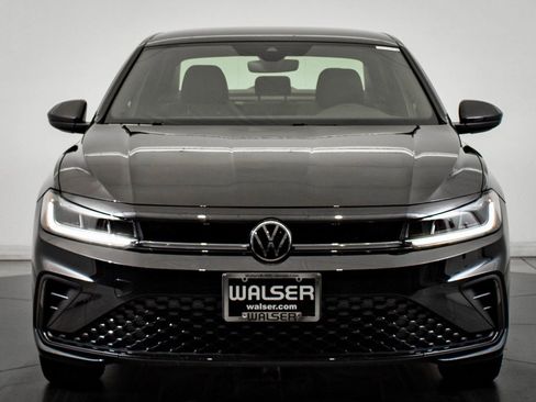 Used 2025 Volkswagen Jetta Sport image 2