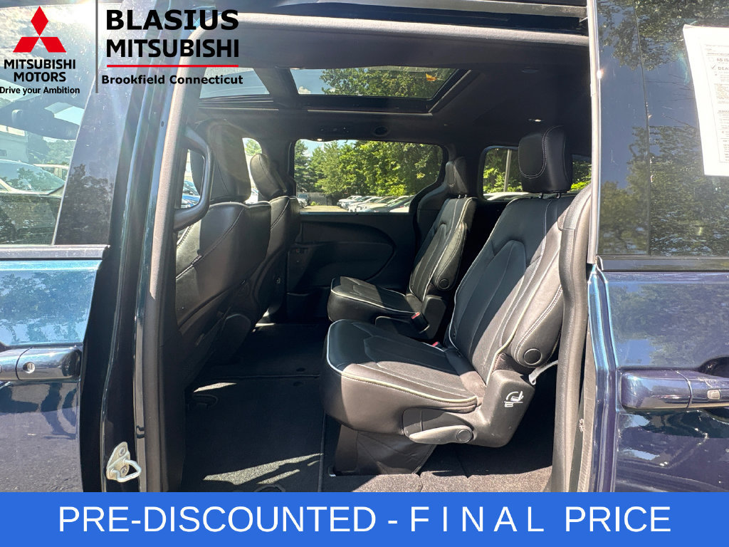 Used 2023 Chrysler Pacifica Limited w/ S Appearance Package FWD image 20