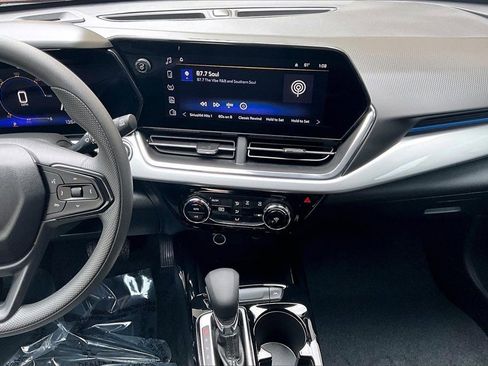 Used 2025 Chevrolet Trax LT image 9