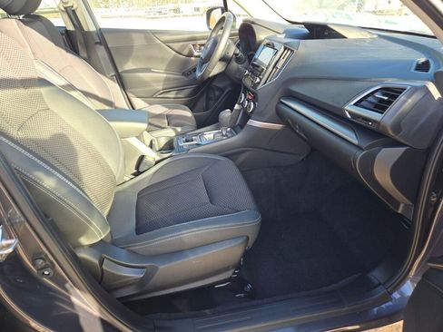 Used 2023 Subaru Forester Premium image 6