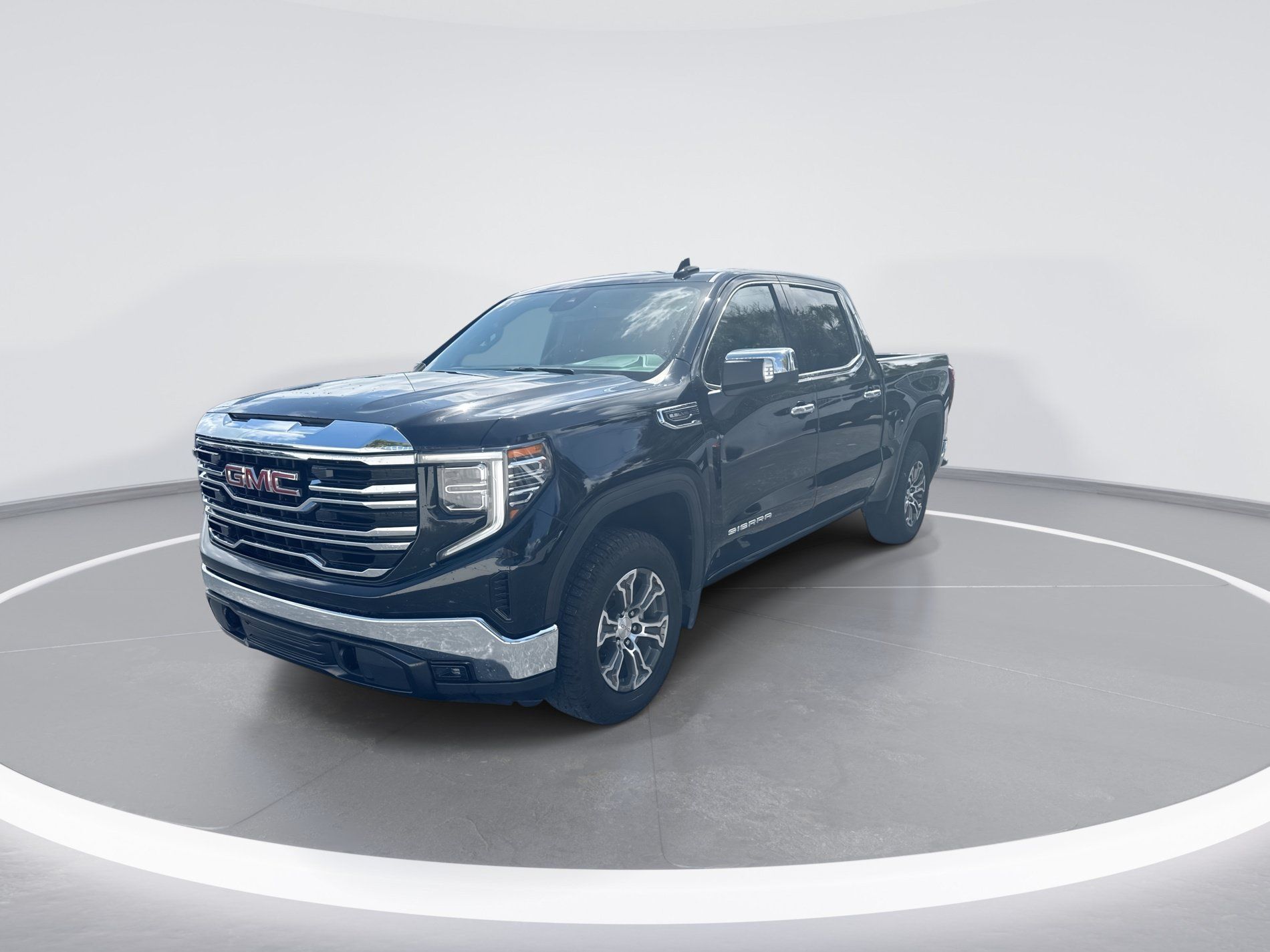 Used 2025 GMC Sierra 1500 SLT RWD image 8